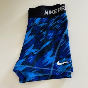 nike pro women’s shorts size medium